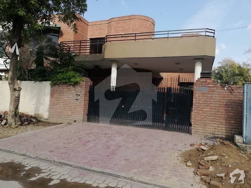 Model Town Block A 1 Kanal Hot Location Corner House With Basement For Rent