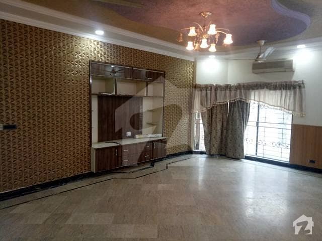 1  Kanal Lower Portion Out Class Bungalow In DHA Phase 3 X