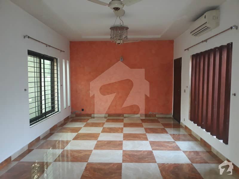 UBL Society Near LUMS 10 Marla Facing Park Luxury Bungalow For Rent