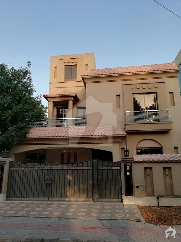 10 Marla Double Story Ideal Located Beautiful House Available For Rent