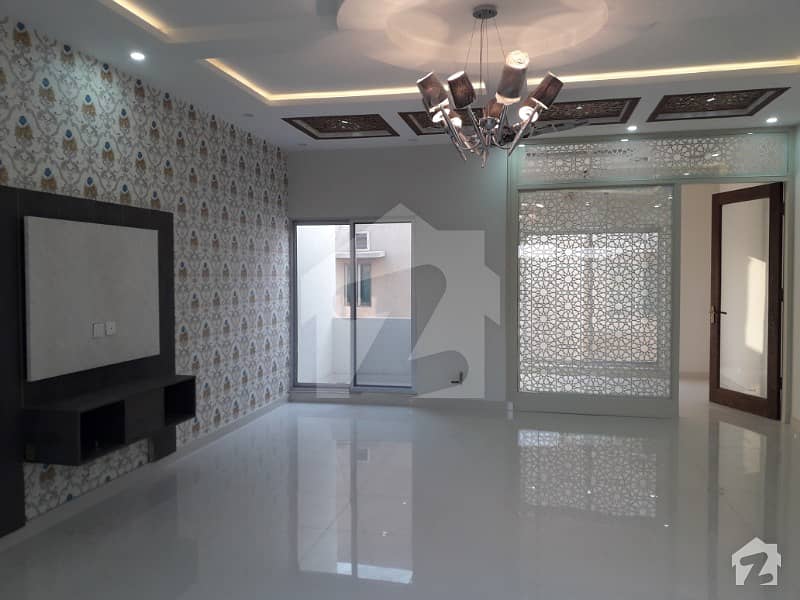 15 Marla Luxurious Bungalow For Sale