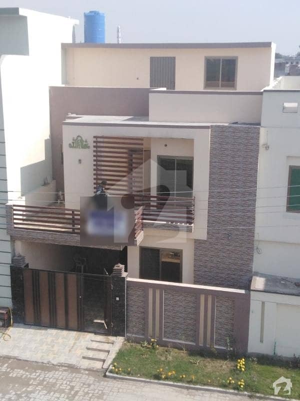 کشمیر روڈ سیالکوٹ میں 4 کمروں کا 6 مرلہ مکان 1. 25 کروڑ میں برائے فروخت۔