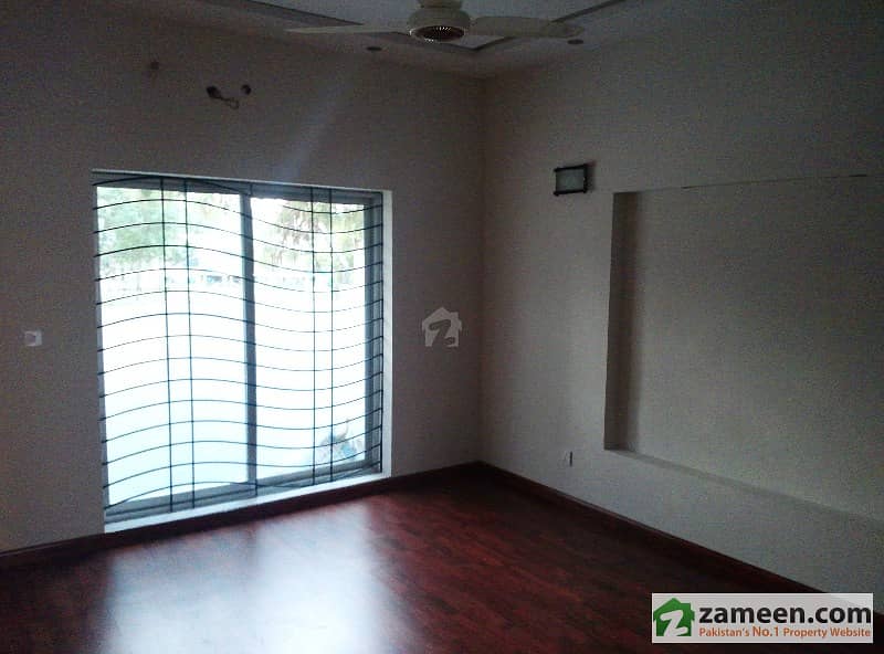 1 Kanal Luxurious Bungalow For Sale In Model Town - Block P. 