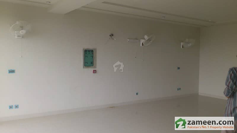 4-Marla Outstanding 3rd floor Brand New Commercial for Rent Located DHA defence Main Boulevard,