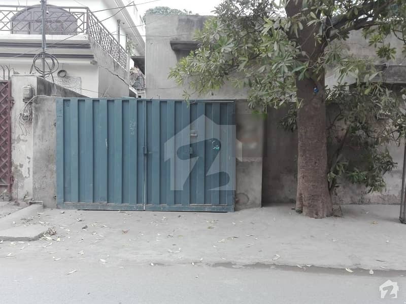 سمن آباد لاہور میں 3 کمروں کا 12 مرلہ مکان 2.2 کروڑ میں برائے فروخت۔