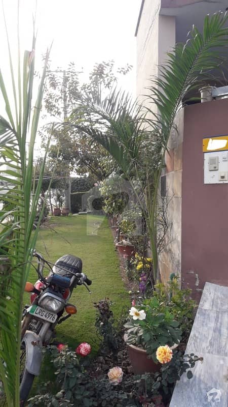 Ideally Located Used 10 Marla Sweet Single Story Corner House For Sale In Canal Gardens Block C Near Bahria Town Lahore