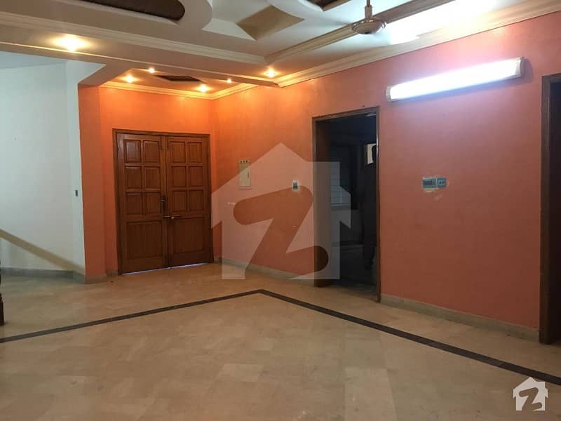 پی اے ایف فالکن کمپلیکس گلبرگ لاہور میں 5 کمروں کا 1 کنال مکان 6.6 کروڑ میں برائے فروخت۔