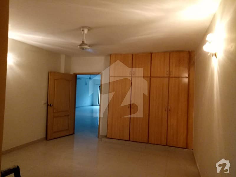 10 MARLA BEAUTIFUL FLAT FOR RENT IN REHMAN GARDENS NEAR TO DHA PHASE 1