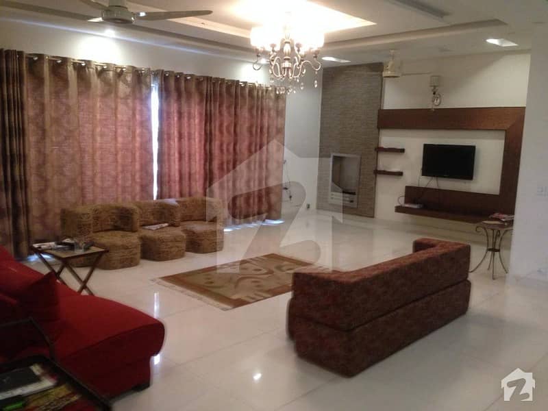 1 Kanal Spectacular Only 1 Bed Room With Fully Furnished