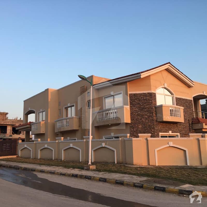 Double Corner House For Sale In Phase 8