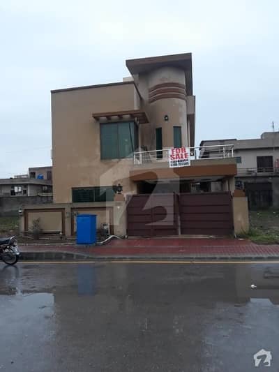 10 Marla Beautiful House For Sale In Bahria Town 10 Marla Beautiful House For Sale In Bahria Town