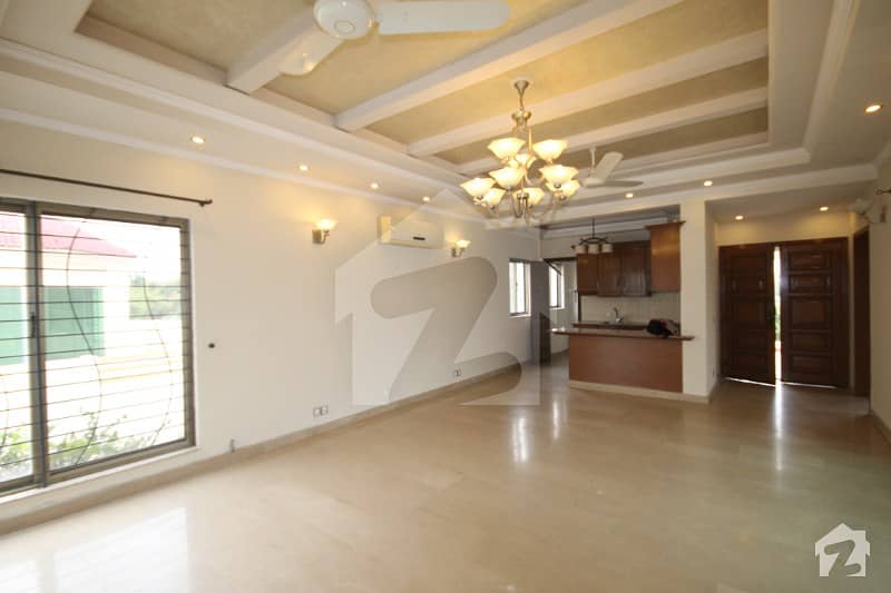 Separate  Gate 1 Kanal Royal Place Out Class Modern Luxury Upper Portion For Rent In DHA Phase V
