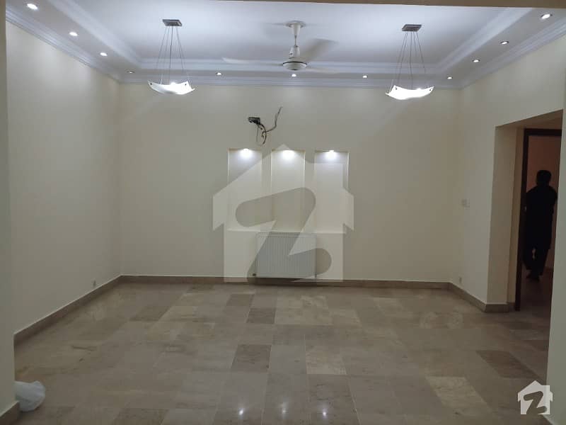 F-11 Kara Karam Enclave 04 Bedrooms Drawing Dining Specious Tv Lounge Servant Room Store Flat   For Rent