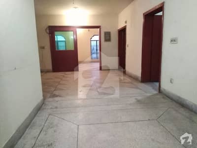 UPPER PORTION AVAILABLE FOR RENT IN KARIM BLOCK UPPER PORTION AVAILABLE FOR RENT IN KARIM BLOCK