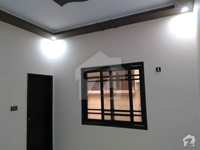 240 Sq Yards 2nd Floor Portion With Roof For Sale
