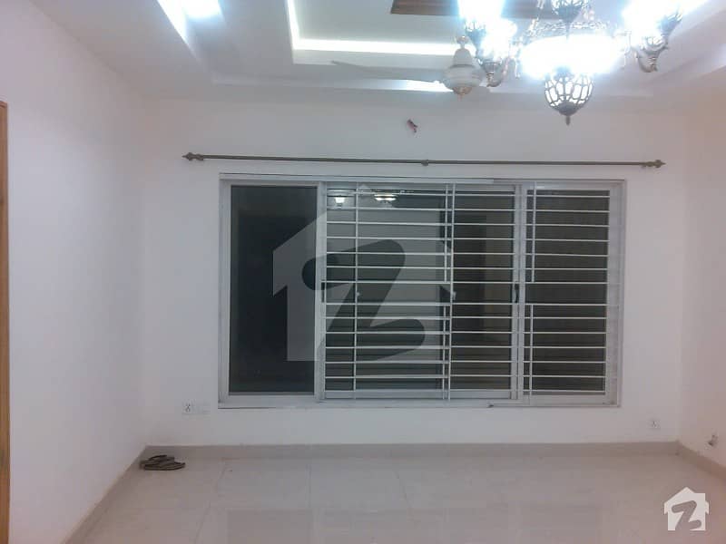 30 X 70  Upper Portion In Pakistan Town Is Available For Rent