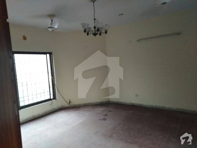 One kanal upper portion available for rent in Uet HOUSING SCHEME LAHORE