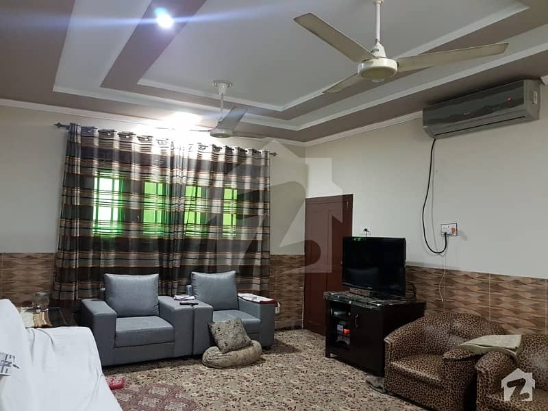 کینال ٹاؤن پشاور میں 7 کمروں کا 11 مرلہ مکان 1. 65 کروڑ میں برائے فروخت۔