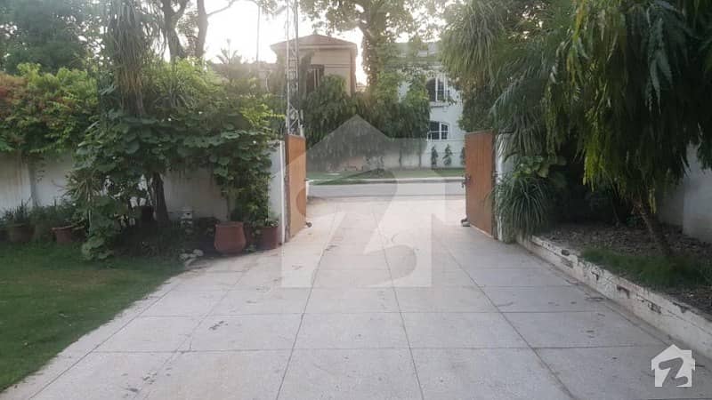 2 Kanal House On Prime Location In Cantt Lahore