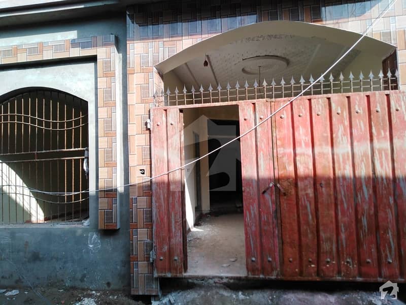 کشمیر روڈ سیالکوٹ میں 4 مرلہ مکان 75 لاکھ میں برائے فروخت۔