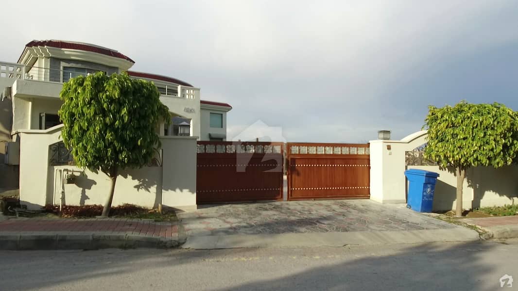 6 Kanal Fully Furnished Villa For Rent Bahria Town Safari Villas