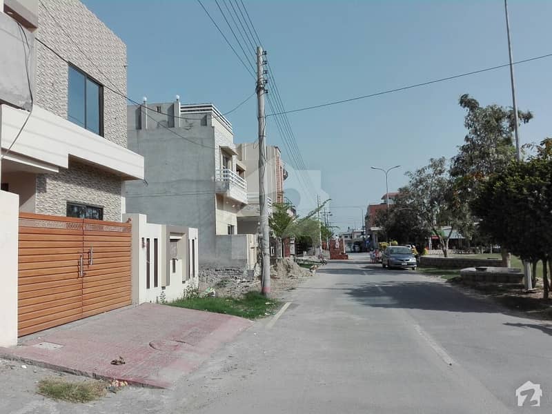 House Is Available For Sale Eden Valley, Faisalabad ID15015704