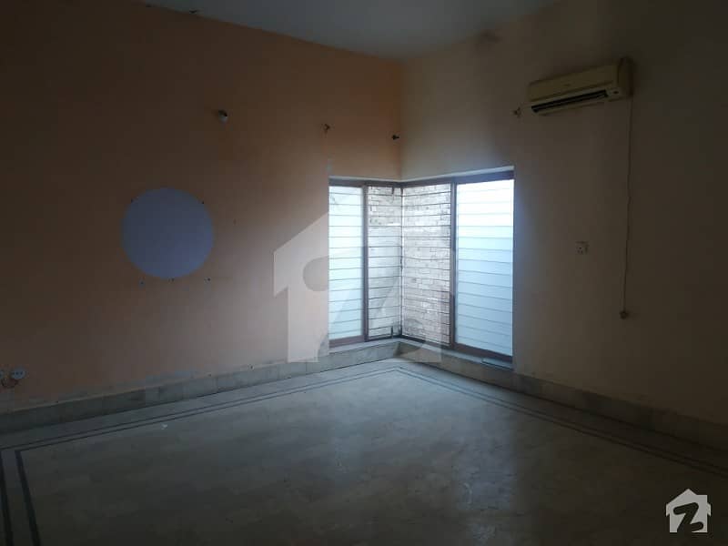 نواب پور روڈ ملتان میں 4 کمروں کا 12 مرلہ مکان 75 لاکھ میں برائے فروخت۔