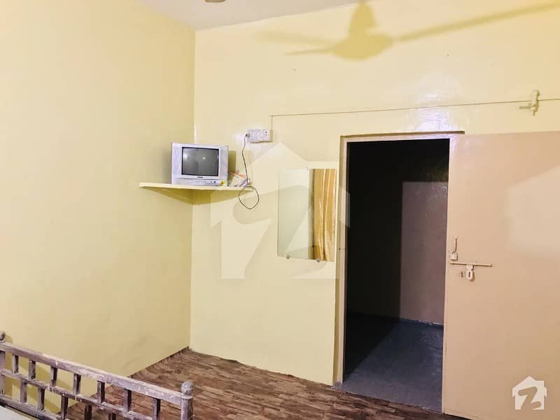 ماڈل ٹاؤن لاہور میں 2 کمروں کا 2 مرلہ فلیٹ 15 ہزار میں کرایہ پر دستیاب ہے۔