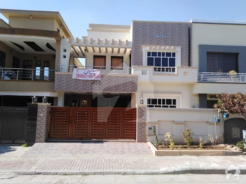 بحریہ ٹاؤن فیز 2 بحریہ ٹاؤن راولپنڈی راولپنڈی میں 5 کمروں کا 10 مرلہ مکان 2.5 کروڑ میں برائے فروخت۔