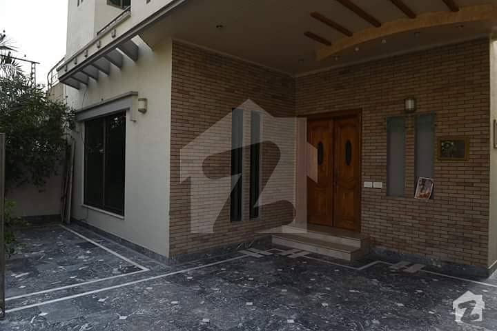10 Marla Slightly used House For Rent in DHA
