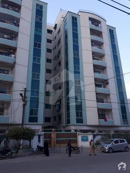 فریرے ٹاؤن کراچی میں 4 کمروں کا 10 مرلہ فلیٹ 4.1 کروڑ میں برائے فروخت۔