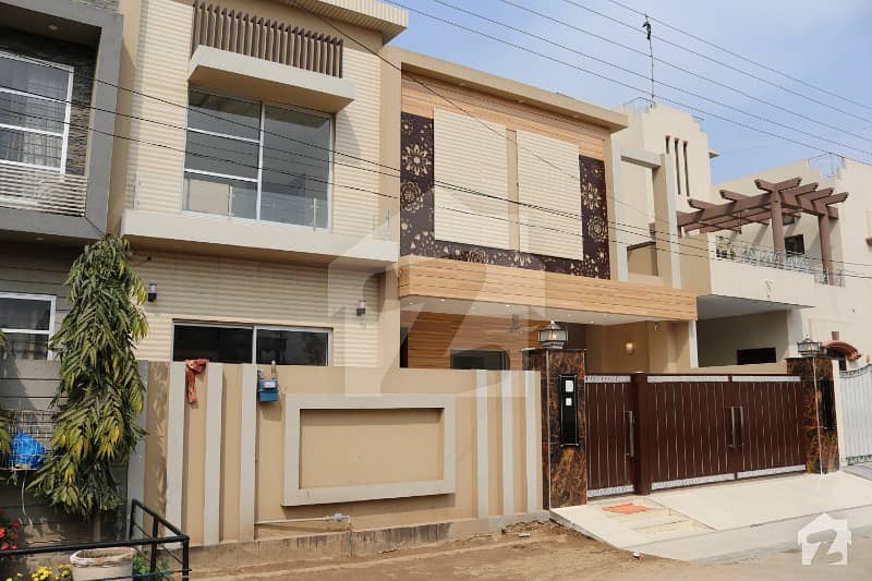 Near Main Road 10 Marla Beautiful Luxury House For Sale Near Main Road 10 Marla Beautiful Luxury House For Sale