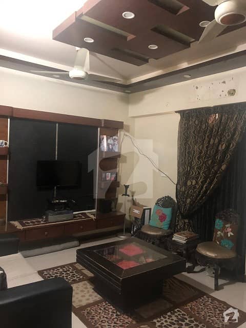 کلفٹن ۔ بلاک 5 کلفٹن کراچی میں 2 کمروں کا 5 مرلہ فلیٹ 2 کروڑ میں برائے فروخت۔