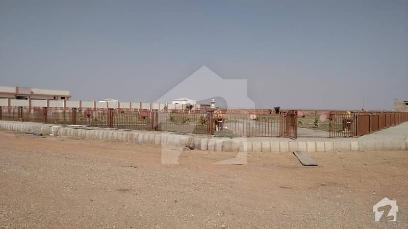 465 Sq Yards Amenities Plot Is Available For Sale