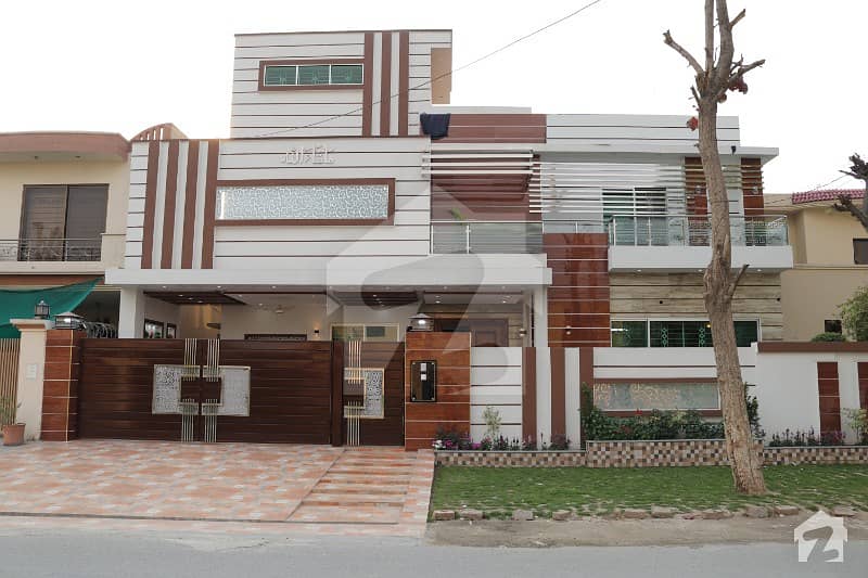 پی جی ای سی ایچ ایس فیز 1 پنجاب گورنمنٹ ایمپلائیز سوسائٹی لاہور میں 6 کمروں کا 17 مرلہ مکان 3.99 کروڑ میں برائے فروخت۔