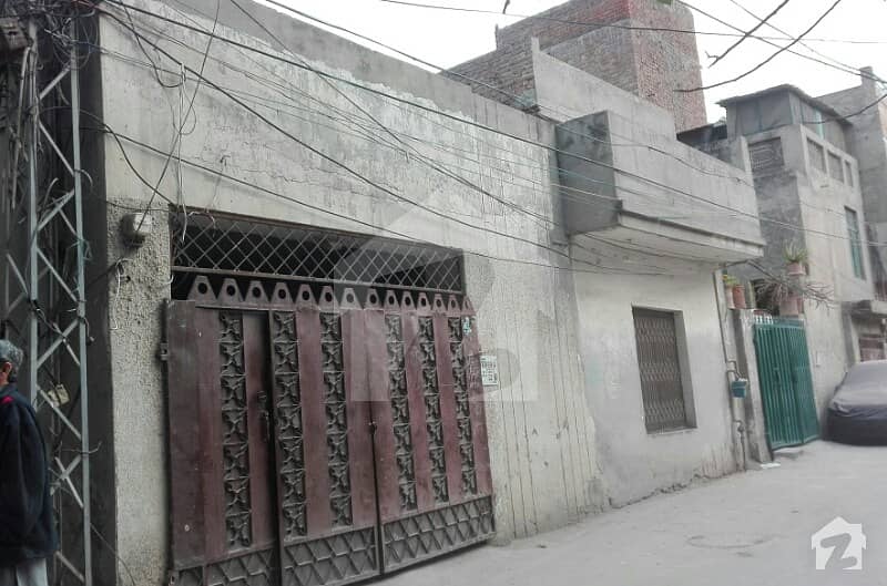 کلفٹن کالونی لاہور میں 6 کمروں کا 10 مرلہ مکان 1. 6 کروڑ میں برائے فروخت۔