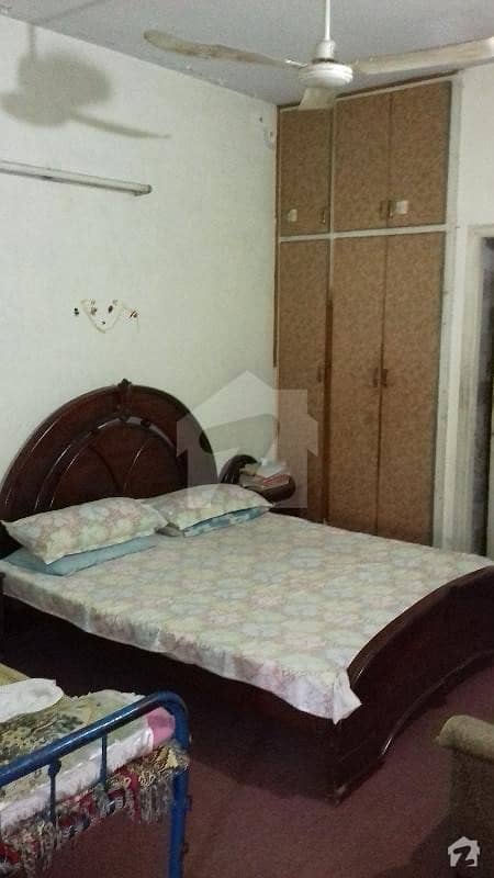 کے آر ایل روڈ راولپنڈی میں 10 کمروں کا 9 مرلہ مکان 1. 35 کروڑ میں برائے فروخت۔