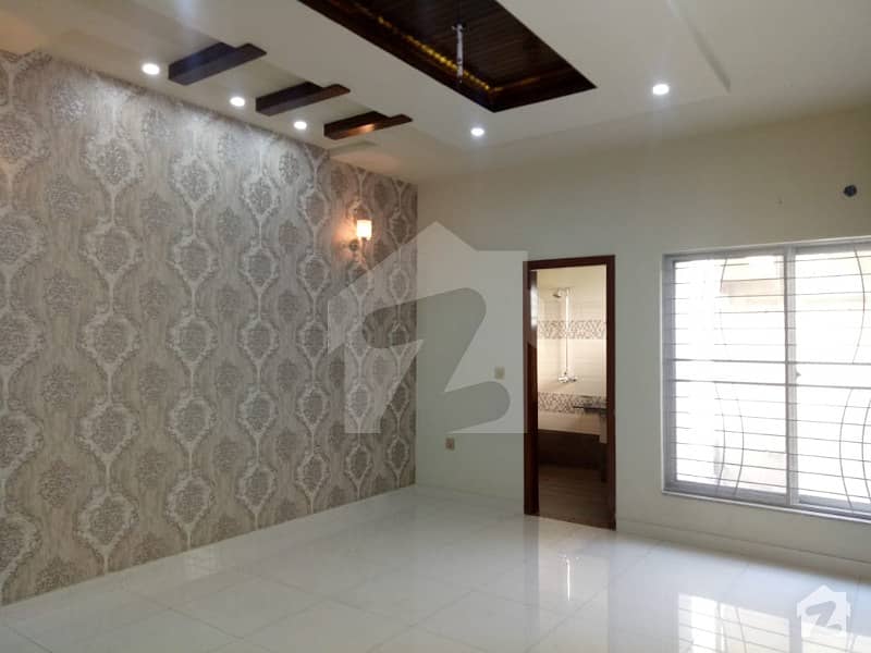 10M Ideal location new house in wapda town