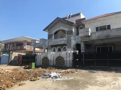 I83 1 Kanal Tripple Story Brand New 60x90 House For Sale I83 1 Kanal Tripple Story Brand New 60x90 House For Sale