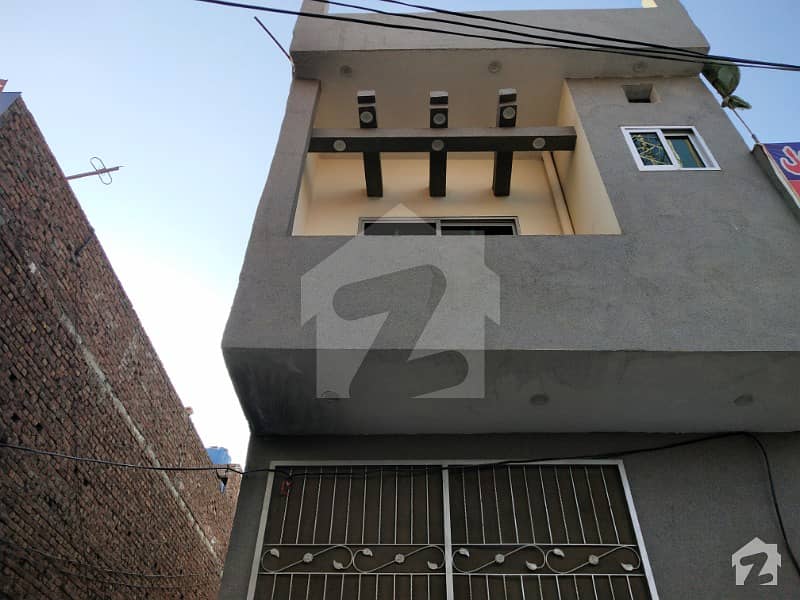 اعوان مارکیٹ فیروزپور روڈ لاہور میں 3 کمروں کا 3 مرلہ مکان 44. 5 لاکھ میں برائے فروخت۔