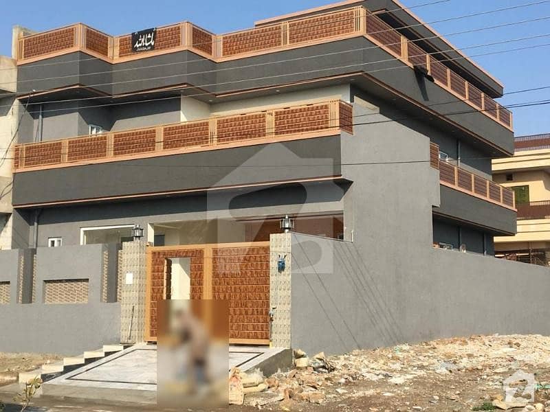 حیات آباد فیز 7 حیات آباد پشاور میں 9 کمروں کا 10 مرلہ مکان 4 کروڑ میں برائے فروخت۔