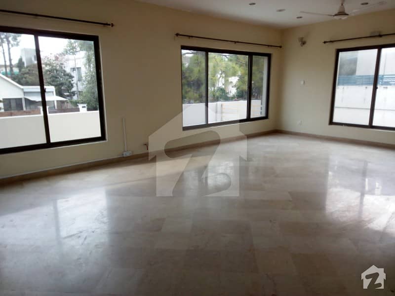 G10 Reasonable 3Bed Upper Portion available for Rent