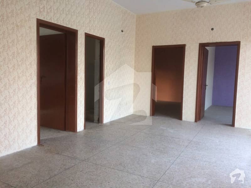 Attractive Offer 12 Marla Upper Portion For Rent In Kashmir Block Iqbal Town