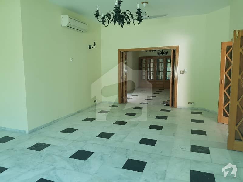 F-8 05 Bedroom Marble Flooring House With Reversible Acs And Beautiful Lawn