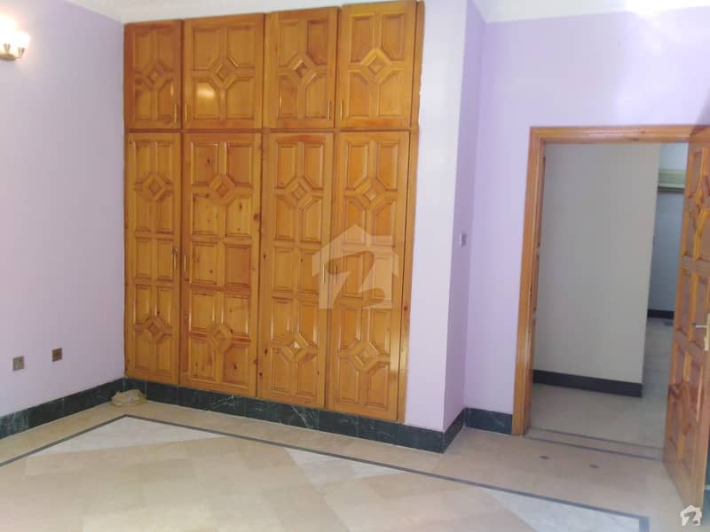 Good Location Upper Portion  For Rent