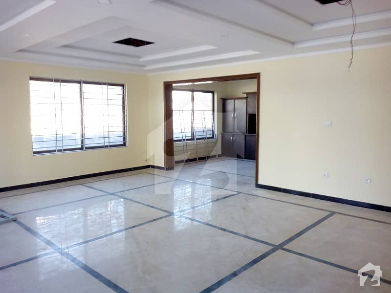 EXCELLENT 1 KANAL 3 BED UPPER PORTION SERVANT QUARTER FOR RENT