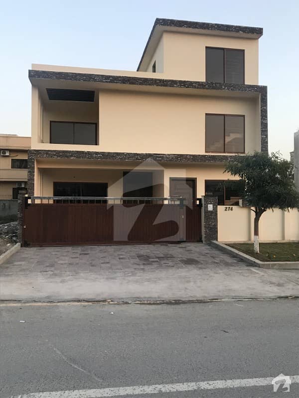 3 Unit Main Double Road House For Rent