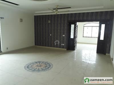 8 Marla Flat With 3 Bedrooms Available For Rent