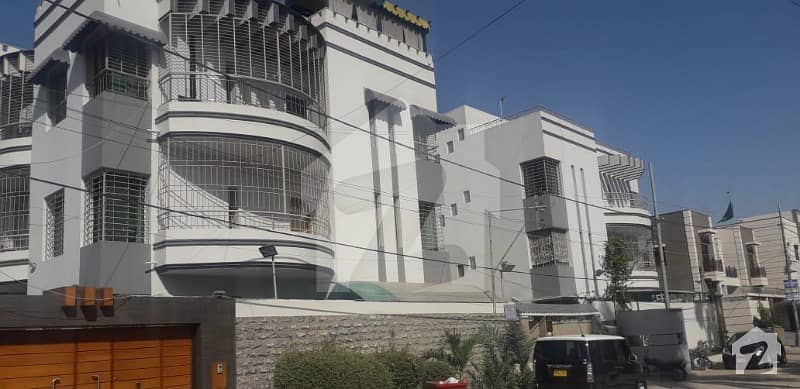 پی ای سی ایچ ایس بلاک 2 پی ای سی ایچ ایس جمشید ٹاؤن کراچی میں 4 کمروں کا 1 کنال بالائی پورشن 3.75 کروڑ میں برائے فروخت۔