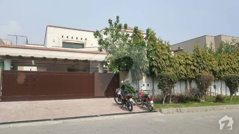 سرور کالونی کینٹ لاہور میں 6 کمروں کا 1.6 کنال مکان 4 لاکھ میں کرایہ پر دستیاب ہے۔ سرور کالونی کینٹ لاہور میں 6 کمروں کا 1.6 کنال مکان 4 لاکھ میں کرایہ پر دستیاب ہے۔